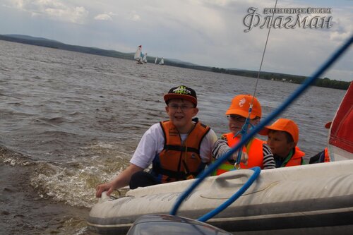 Экипаж яхты Бака тутума на буксире